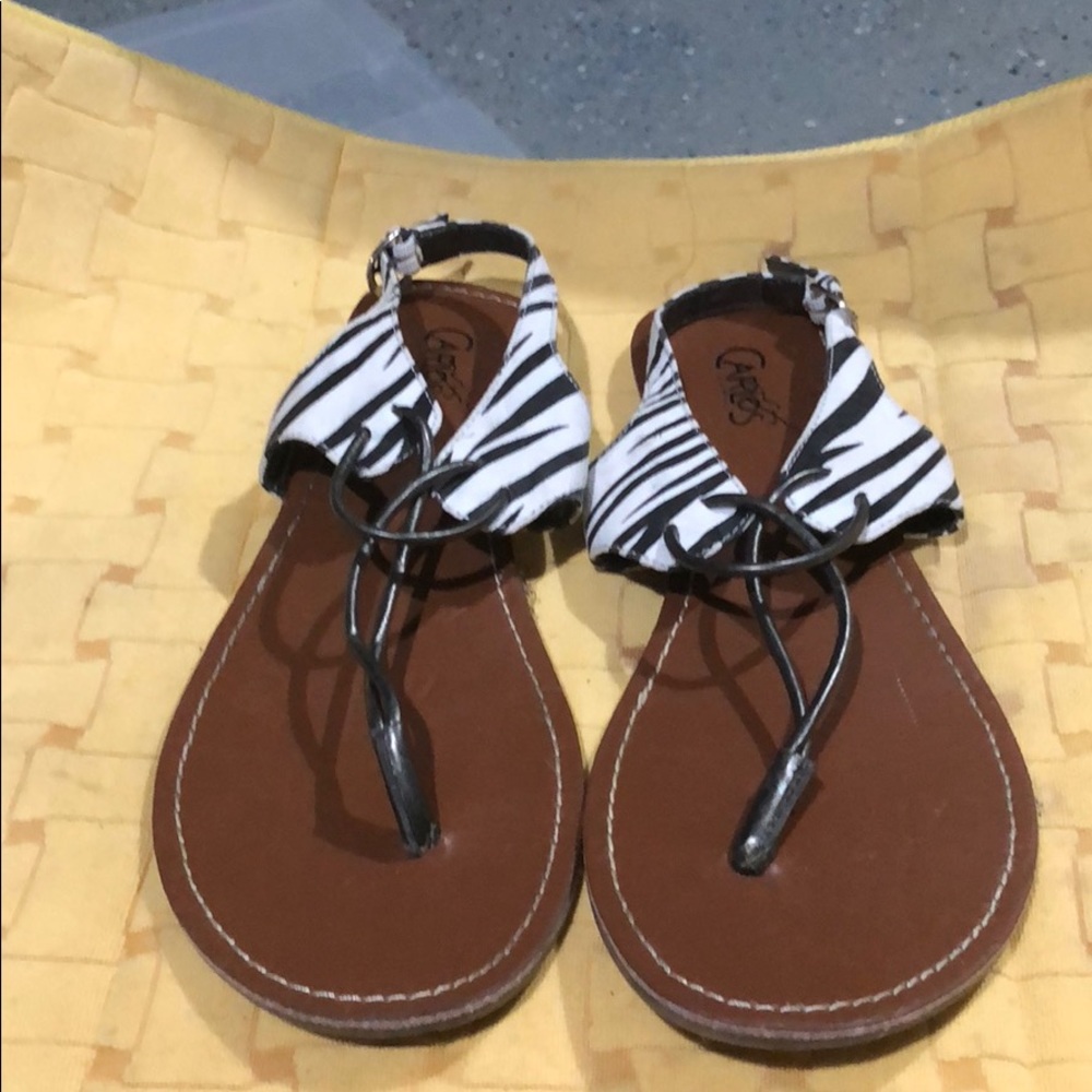 Flat sandals